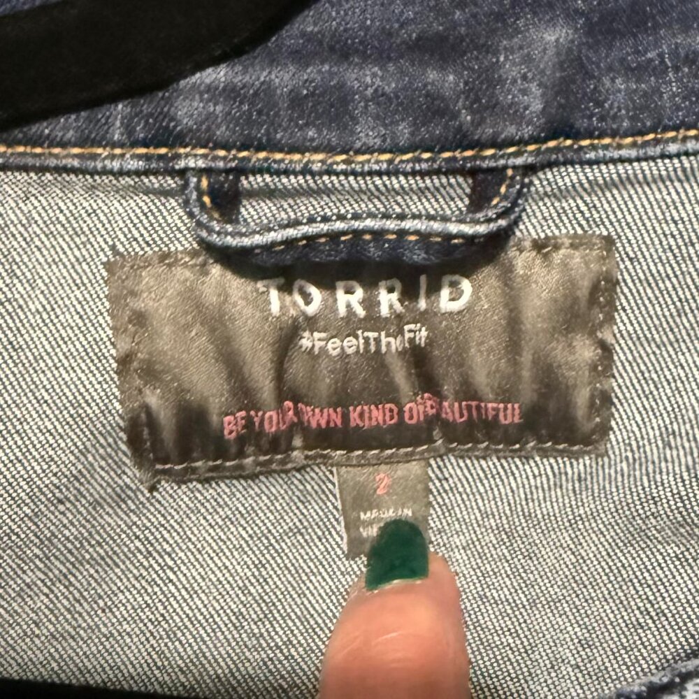Torrid Denim Short Sleeve Cropped Trucker Jacket Size 2, 2X - Picture 3 of 3